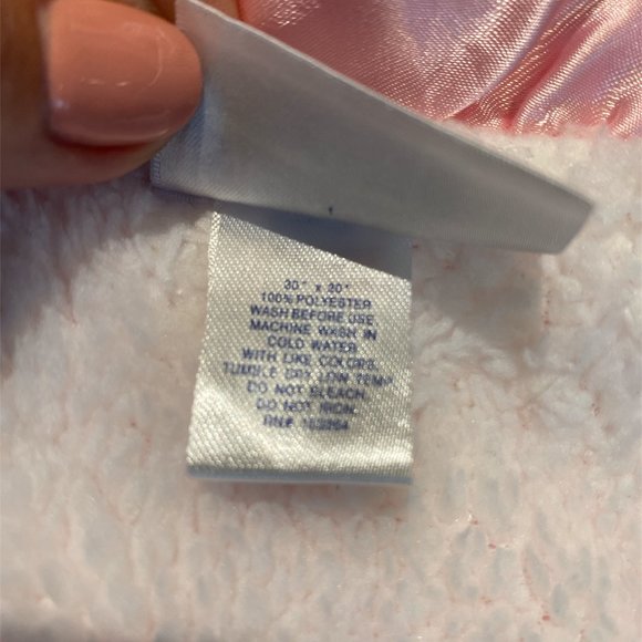 KYLE & DEENA Beautiful Pink/White Baby Blanket Satin Trimmed 30" x 30" - Picture 8 of 10